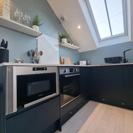 The Bunker-luxe Getaway With Stunning Sea Views Holiday home Falmouth