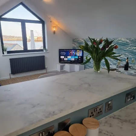 The Bunker-luxe Getaway With Stunning Sea Views * Falmouth